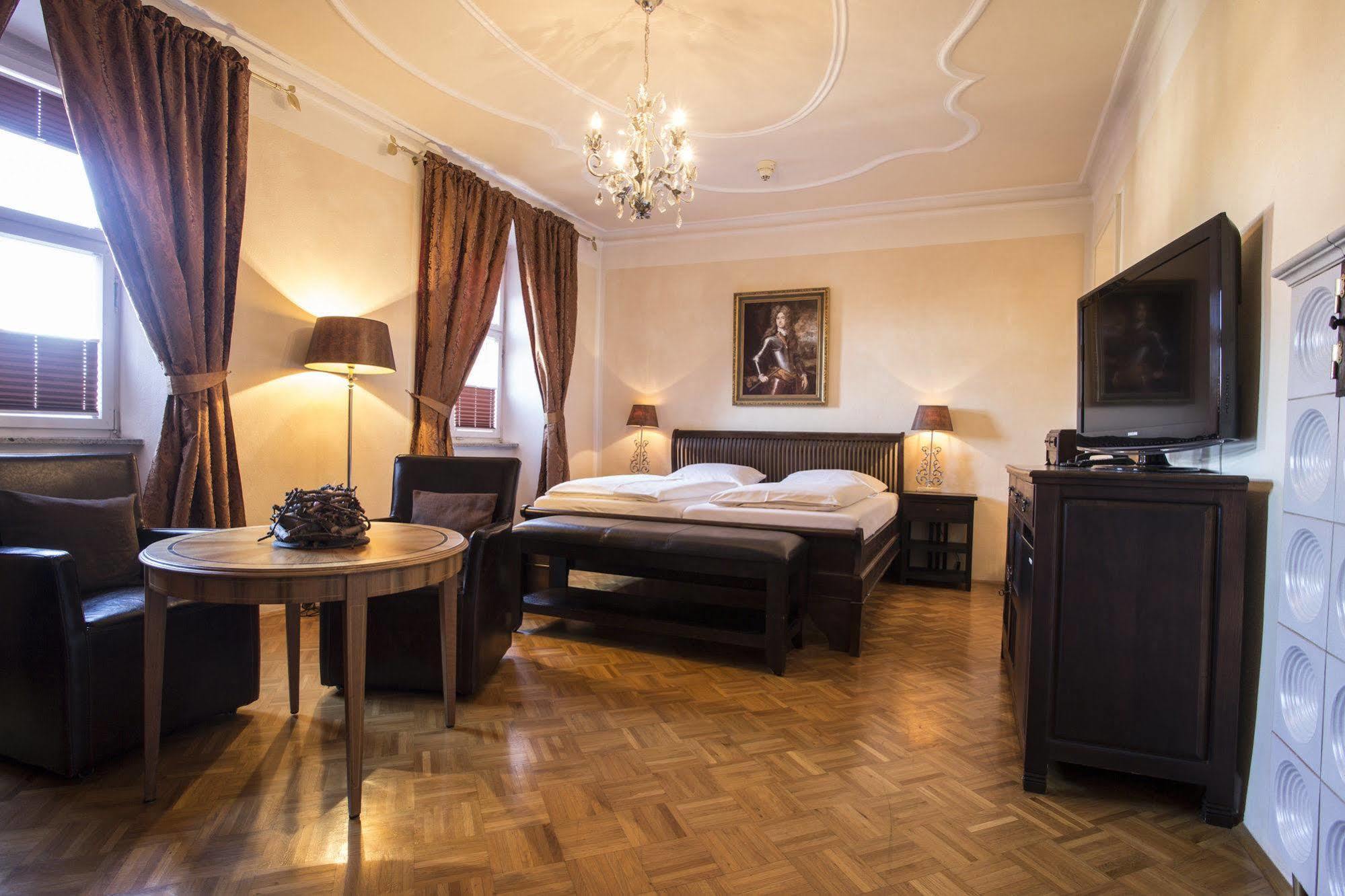 Meiser Altstadt Hotel دينكلسبهل المظهر الخارجي الصورة